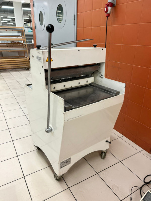 Хлеборезка JAC BEL 450/11. 1812